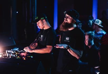 110825_twodudesoneusb_church_jasonmyers_photos_100110